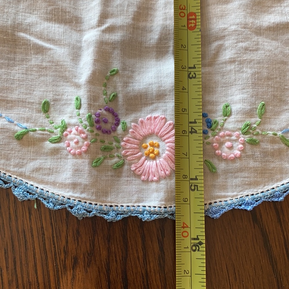 Vintage handmade table runner - Picture 6 of 8
